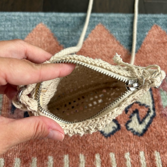 Handcrafted Cream Crochet Crossbody Bag - Picture 4 of 4